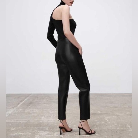 ZARA BLACK HIGH-RISE FAUX LEATHER ANKLE TROUSERS - Picture 5 of 16